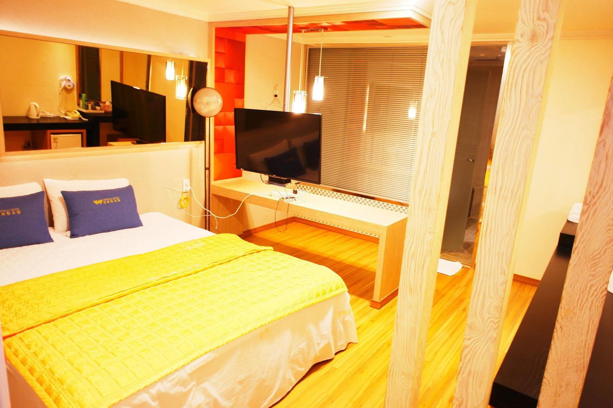 Central Hotel Changwon Exterior foto