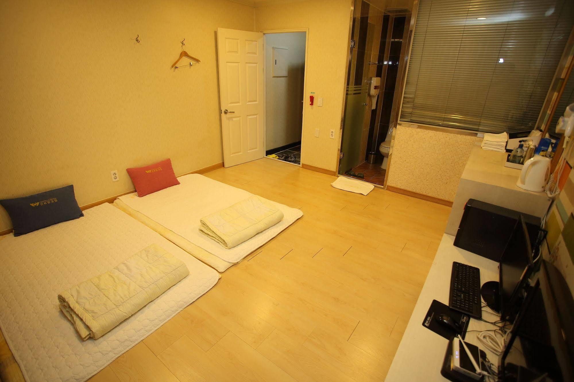 Central Hotel Changwon Exterior foto